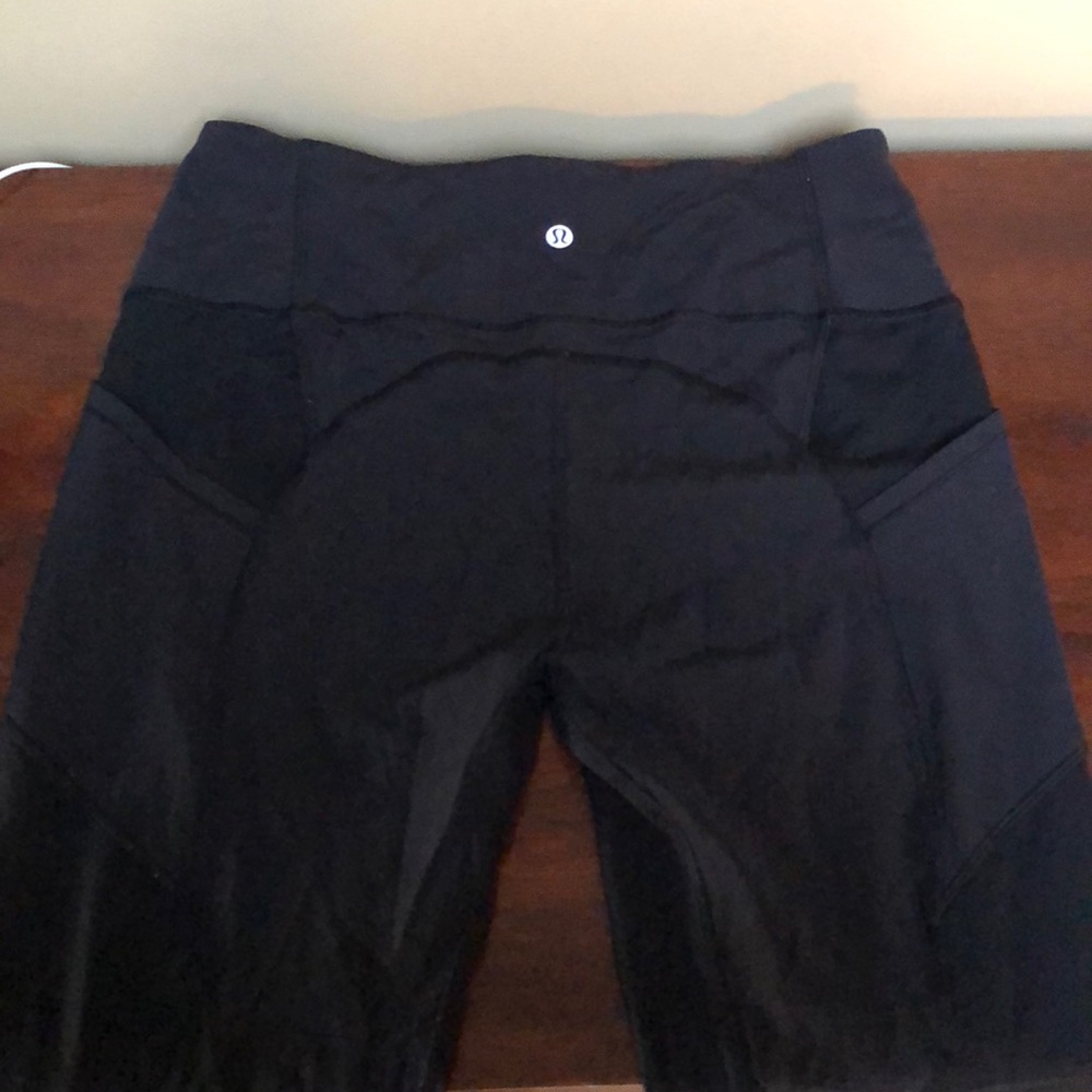 Gently worn pocket lululemon leggings!